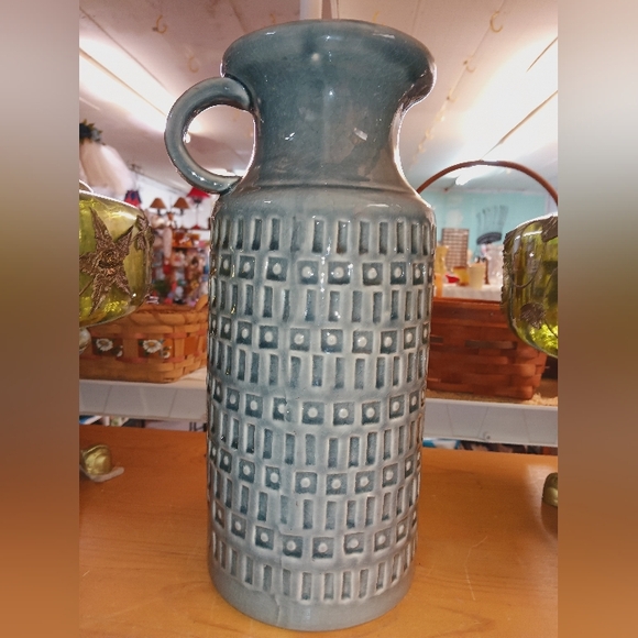 Dotted blue pitcher - Picture 6 of 8